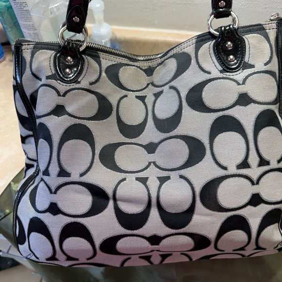 Coach Signature Jacquard Shoulder Bag – Black/Grey Patent Leather Trim - Picture 2 of 16